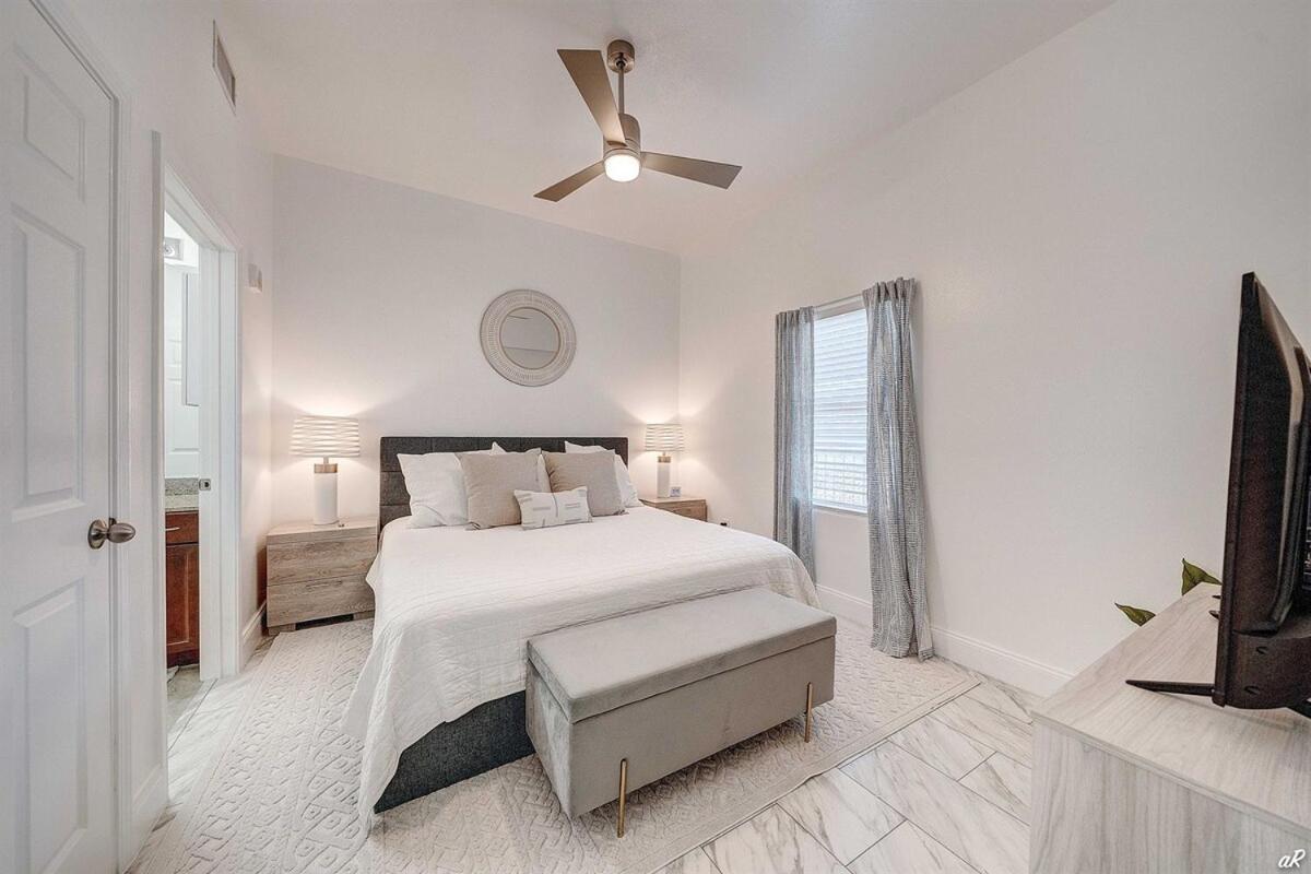 Laketown Wharf 2115 Penthouse With Gulf Views In Pcb - Sleeps 6