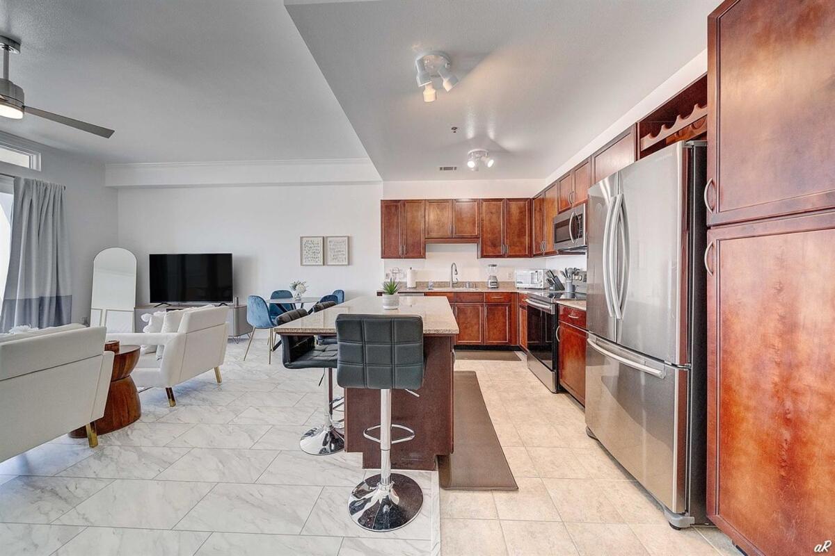 Apartment Laketown Wharf 2115 Penthouse With Gulf Views In Pcb - Sleeps 6 *