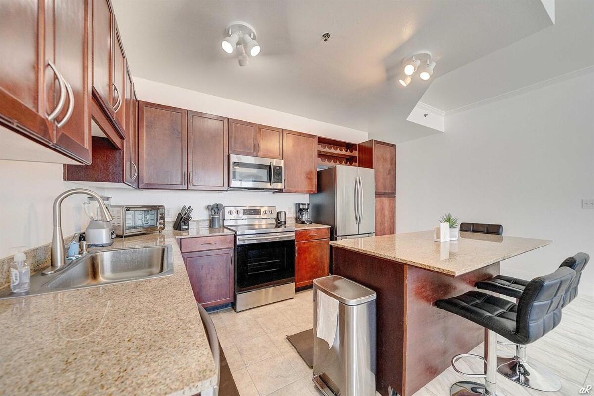 Laketown Wharf 2115 Penthouse With Gulf Views In Pcb - Sleeps 6